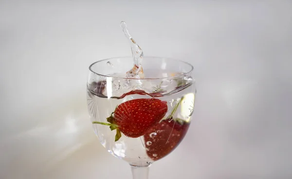 Una Bebida Refrescante Con Fresa —  Fotos de Stock