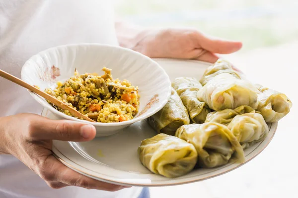 以小米 素食为食的卷心菜近景 — 图库照片