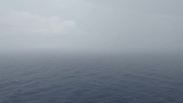 Footage Wavy Ocean Background Gloomy Foggy Day — Stock Video