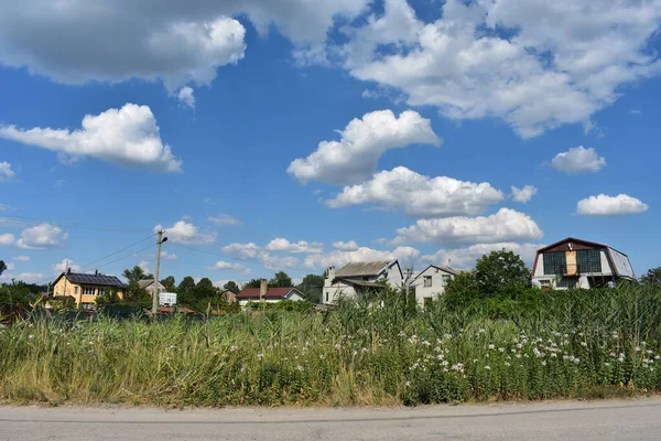 Schöne Aufnahme Eines Dorfes Einer Straße Unter Blauem Himmel — Stockfoto