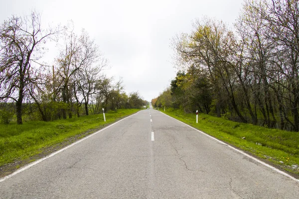 Chmurne Niebo Nad Asfaltową Autostradą Natura Miasto Razem Didgori — Zdjęcie stockowe