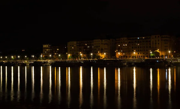 Paisagem Com Luzes Cidade Budapeste Refletidas Água — Fotografia de Stock