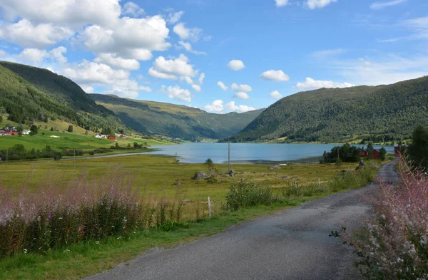 Una Hermosa Toma Del Lago Dalavatnet Sogndal Noruega —  Fotos de Stock