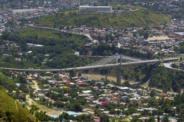 Die Erdbebengedenkbrücke Muzaffarabad — Stockfoto