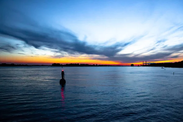 Escena Río Elba Rodada Atardecer Con Hermosos Colores Cielo —  Fotos de Stock