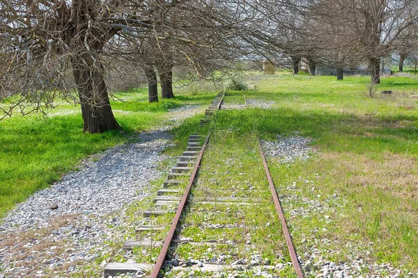 Vecchia Linea Ferroviaria Abbandonata Arrugginita Paesaggio Invernale — Foto Stock