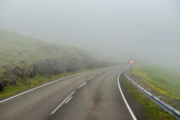 Una Vista Panorámica Camino Asfaltado Las Islas Feroe Sobre Fondo — Foto de Stock