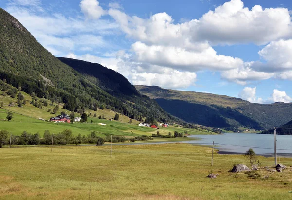 Egy Gyönyörű Felvétel Dalavatnet Tóról Sogndalban Norvégiában — Stock Fotó