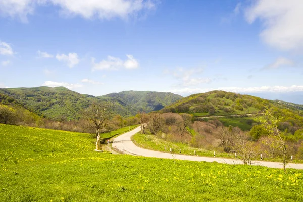 Cielo Blu Sui Paesaggi Montani Georgia Catturato Dalla Strada Didgori — Foto Stock