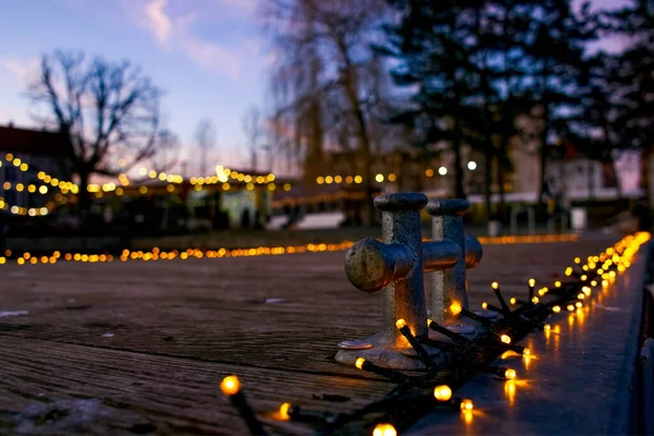 Closeup Mooring Bollard Pier Surrounded Lights Beautiful Evening — Stock Photo, Image