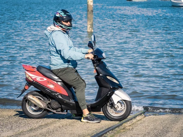 Auckland New Zealand Червня 2021 Вид Людини Скутер Краю Води — стокове фото