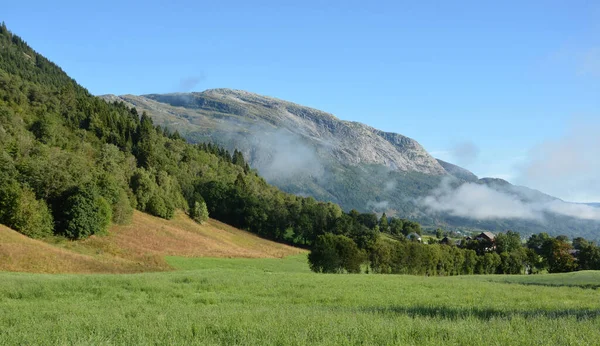 Piękne Mgliste Krajobrazy Wokół Voss Norwegia — Zdjęcie stockowe