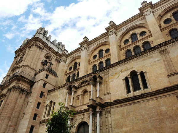 Spanya Daki Katedral Encarnacion Malaga Nın Düşük Açılı Çekimi — Stok fotoğraf