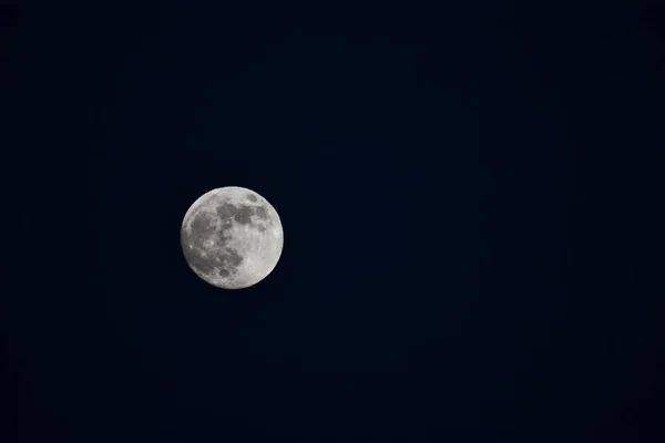 Ein Hintergrund Des Vollmondes Auf Einem Dunklen Himmel — Stockfoto