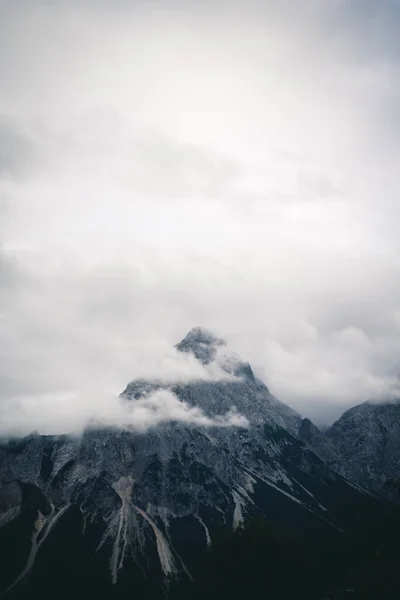 Szczyt Gór Przez Chmury Garmisch Partenkirchen — Zdjęcie stockowe