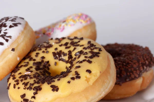 Eine Nahaufnahme Von Hausgemachten Donuts Weißen Teller — Stockfoto