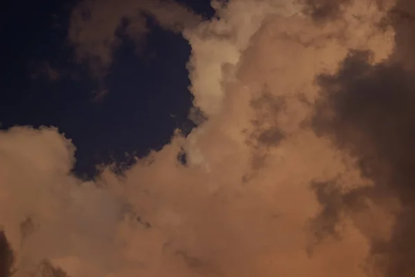 Close Das Majestosas Nuvens Escuras Céu — Fotografia de Stock