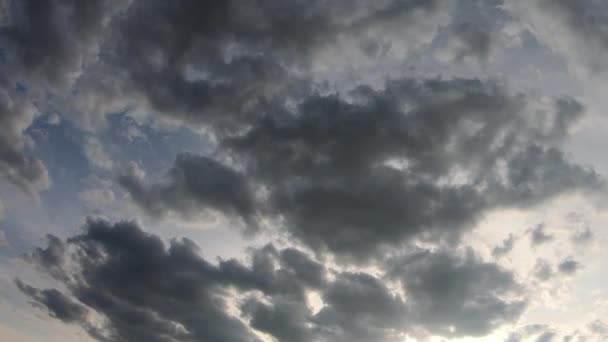 Enormes Nuvens Fofas Fundo Céu Azul — Vídeo de Stock