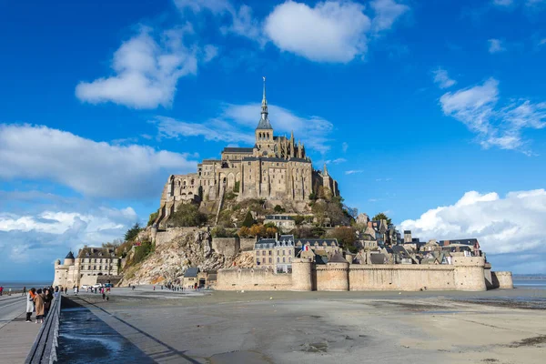 Vista Del Mont Saint Michel Francia Desde Carretera Bajo Cielo — Foto de Stock