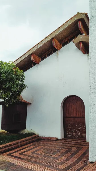 Colpo Verticale Una Tipica Casa Bianca Nel Villaggio Guatavita Colombia — Foto Stock