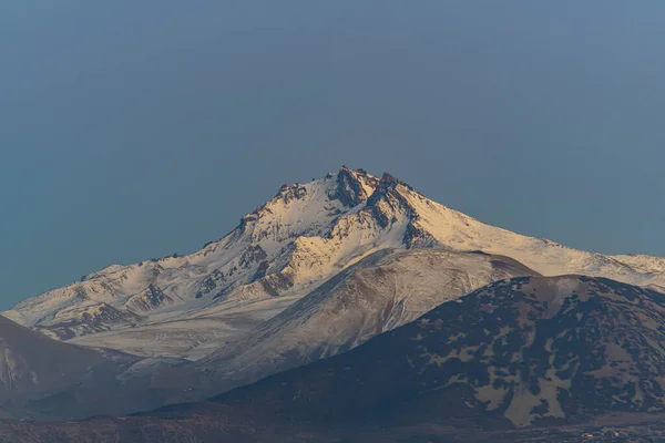 一帧雪地的Erciyes山风景 — 图库照片