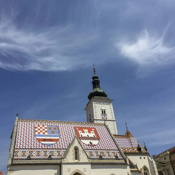 Знімок Церкви Святого Марка Загребська Хорватія Синім Небом Задньому Плані — стокове фото