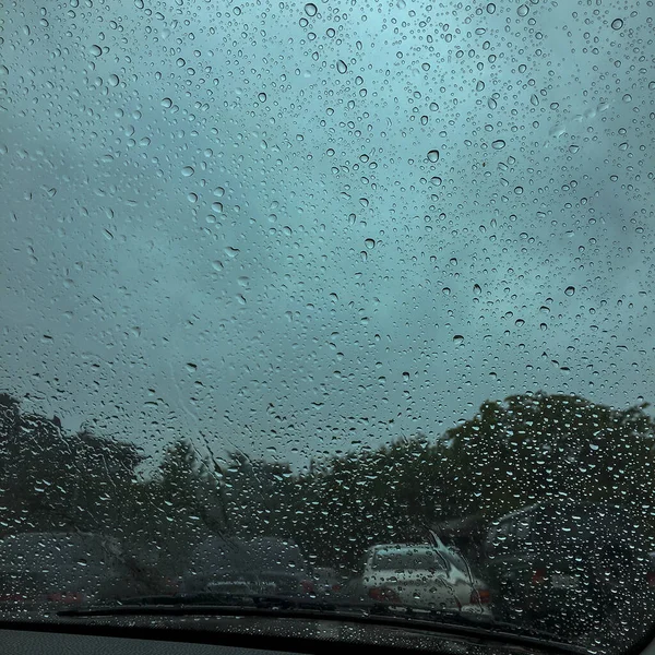 Una Foto Ventana Del Coche Con Gotas Lluvia — Foto de Stock