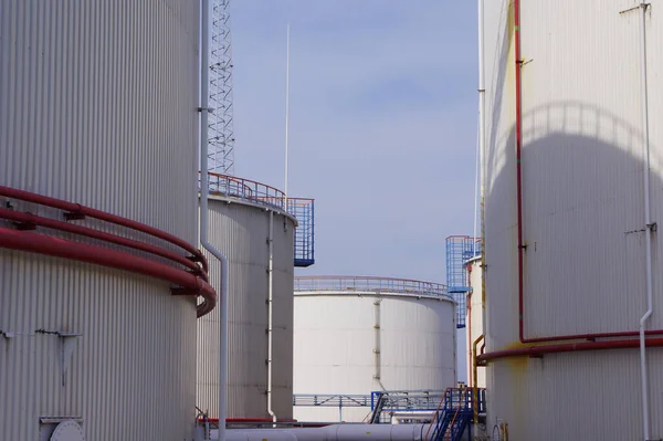 Factory Surrounded Ladders Pipelines Sunny Day — Stock Photo, Image