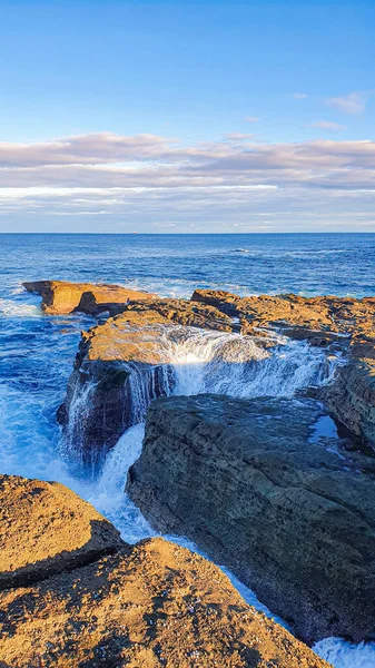 바위가 과아름다운 스카이라인 조경의 — 스톡 사진