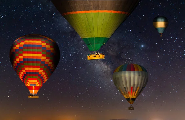 Een Sterrennacht Kleurrijke Luchtballonnen — Stockfoto