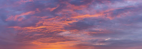 Panorama Dramático Textura Cobertor Nuvem Detalhe Brilhantemente Colorido Iluminado Laranja — Fotografia de Stock
