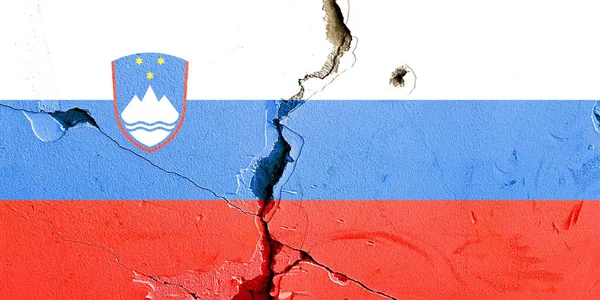 Державний Прапор Словенії Намальований Вивітрюваній Стіні Політичній Концепції Конфлікту — стокове фото