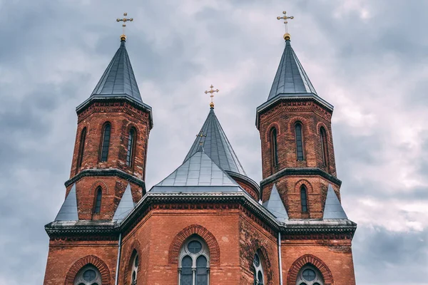 乌克兰切尔尼夫茨亚美尼亚教堂的低角镜头 — 图库照片