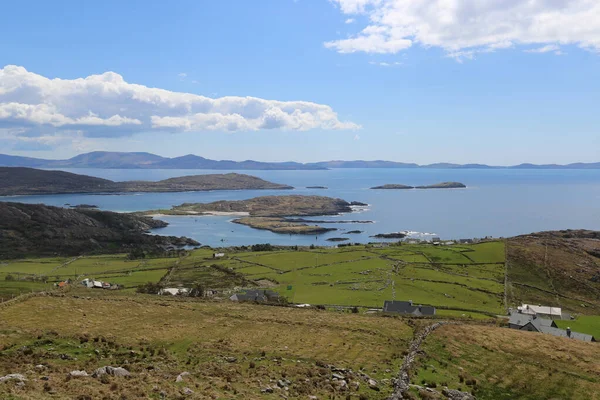 爱尔兰贝拉半岛美丽的风景 有一个湖 — 图库照片