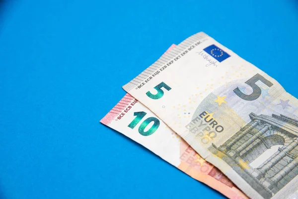 Μια Κοντινή Εικόνα Πέντε Και Δέκα Τραπεζογραμματίων Ευρώ Ένα Πάνω — Φωτογραφία Αρχείου
