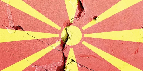 Національний Прапор Північної Македонії Зображений Вивітрюваній Стіні Політичній Концепції Конфлікту — стокове фото