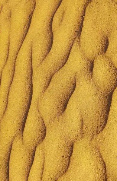 Pionowe Ujęcie Zbliżeniowe Teksturowanej Żółtej Powierzchni — Zdjęcie stockowe