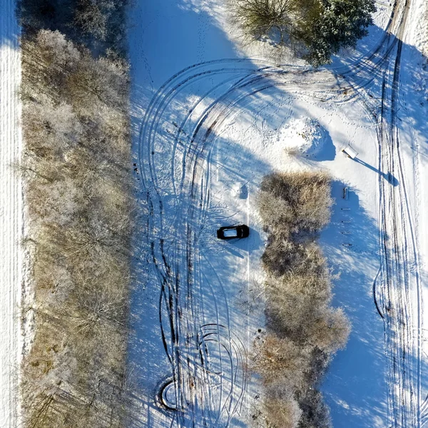 Vertikal Antenn Utsikt Över Körfälten Bilar Parkeringsplats Täckt Snö Vintern — Stockfoto