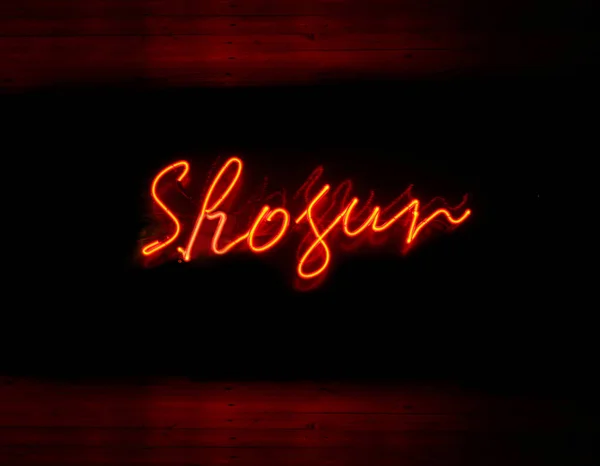 Een Vintage Neon Shogun Teken Een Zwarte Achtergrond — Stockfoto