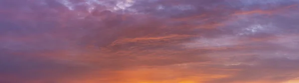 Super Szeroka Panorama Chmury Koc Tekstury Szczegółów Jasno Kolorowe Oświetlone — Zdjęcie stockowe
