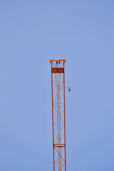 Plan Vertical Une Tour Télécommunication Contre Ciel Bleu Clair — Photo