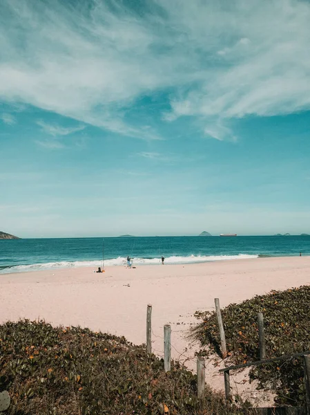 Plan Vertical Une Plage Sable Ciel Nuageux — Photo