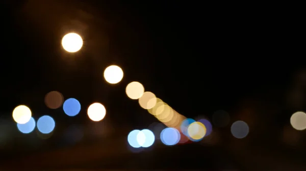 Gece Şehrinde Bulanık Turuncu Mavi Bokeh Işıkları — Stok fotoğraf