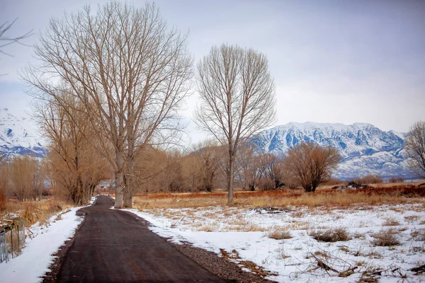 Paisaje Rural Con Sendero Colinas Nevadas Valle Utah Estados Unidos — Foto de Stock
