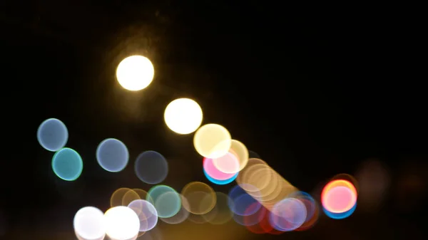 Gecenin Karanlığında Bulanık Bokeh Işıkları — Stok fotoğraf