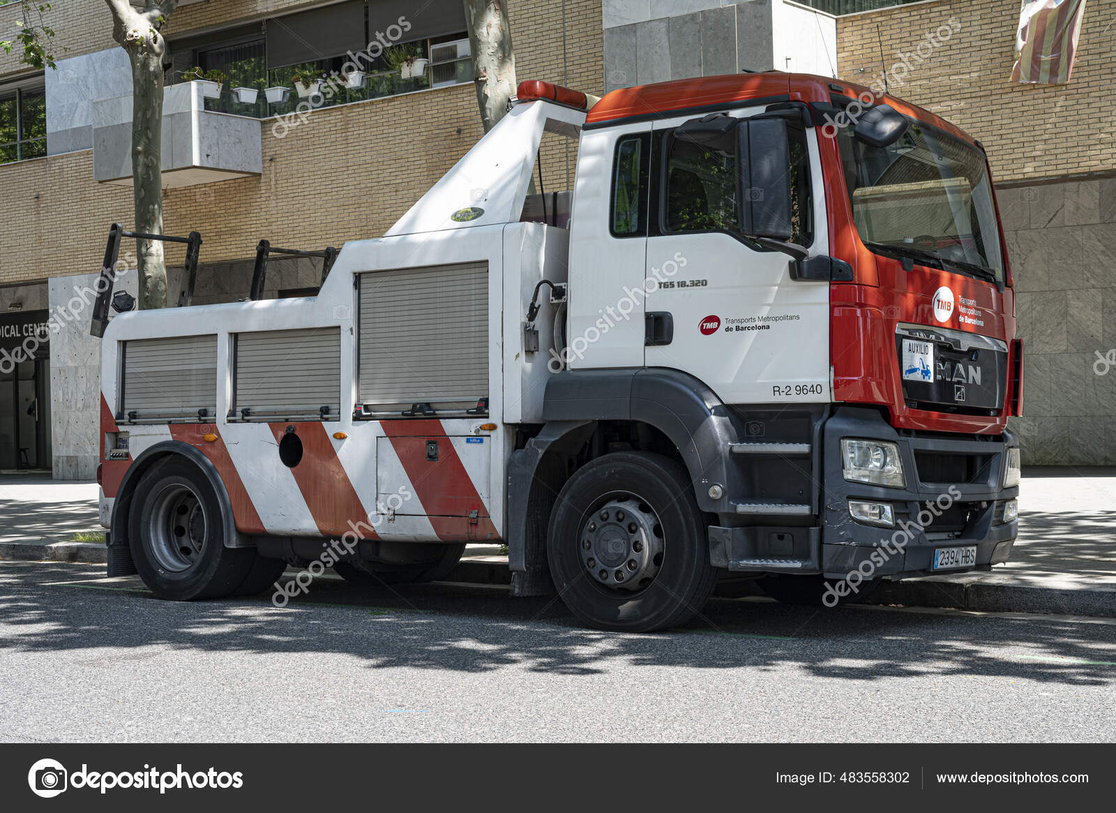 Empresa da Alemanha cria estacionamento vertical para caminhões