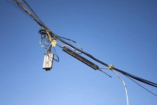 Verstrengelde Kabels Straat Elektriciteit Telefoondraden — Stockfoto