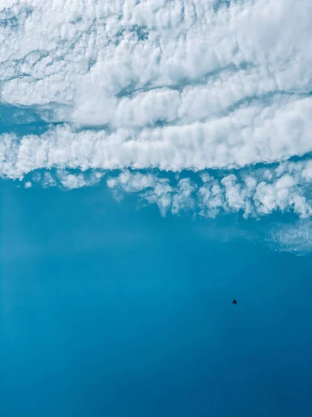 Piękne Ujęcie Ciężkiego Chmurnego Krajobrazu Błękitnym Niebie — Zdjęcie stockowe