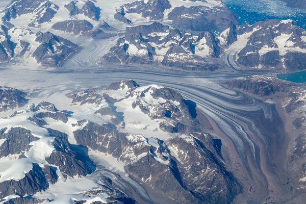 Een Luchtfoto Van Rotsachtige Bergen Winter — Stockfoto