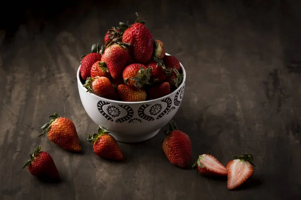 Closeup Shot Juicy Strawberries Small White Bowl — Stock Photo, Image